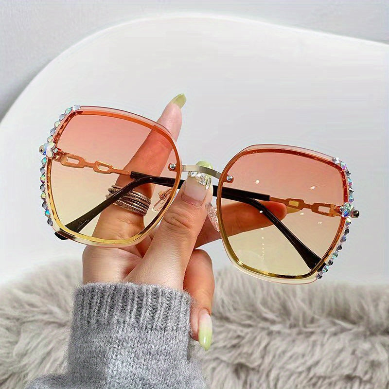 Óculos Femininos Fashion com Lentes Degradê – Armação Metálica com Detalhes em Strass, Estilo Moderno para o Dia a Dia