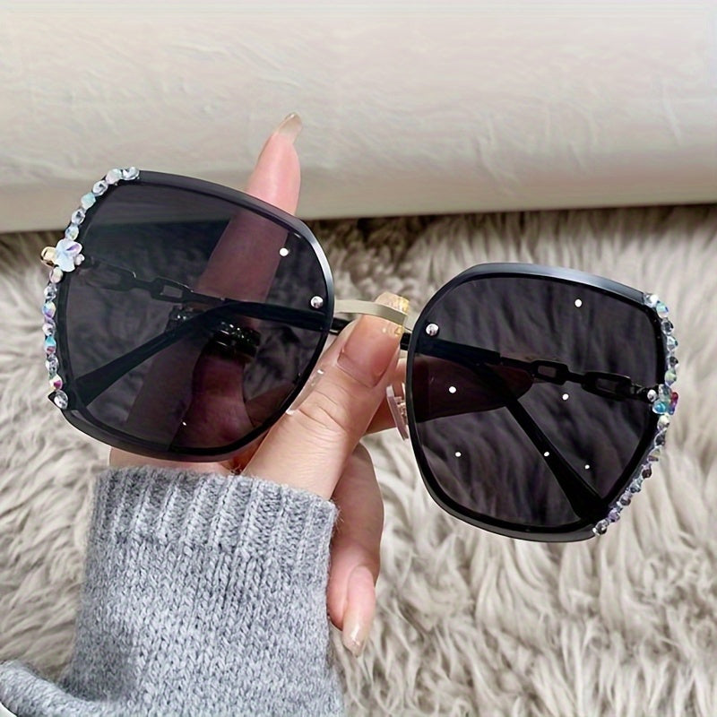 Óculos Femininos Fashion com Lentes Degradê – Armação Metálica com Detalhes em Strass, Estilo Moderno para o Dia a Dia
