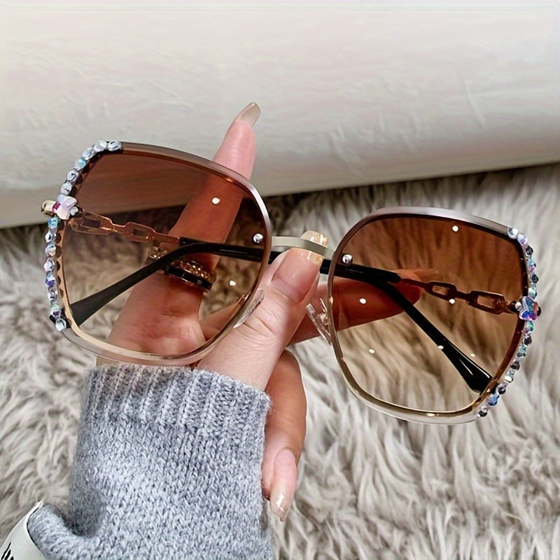 Óculos Femininos Fashion com Lentes Degradê – Armação Metálica com Detalhes em Strass, Estilo Moderno para o Dia a Dia